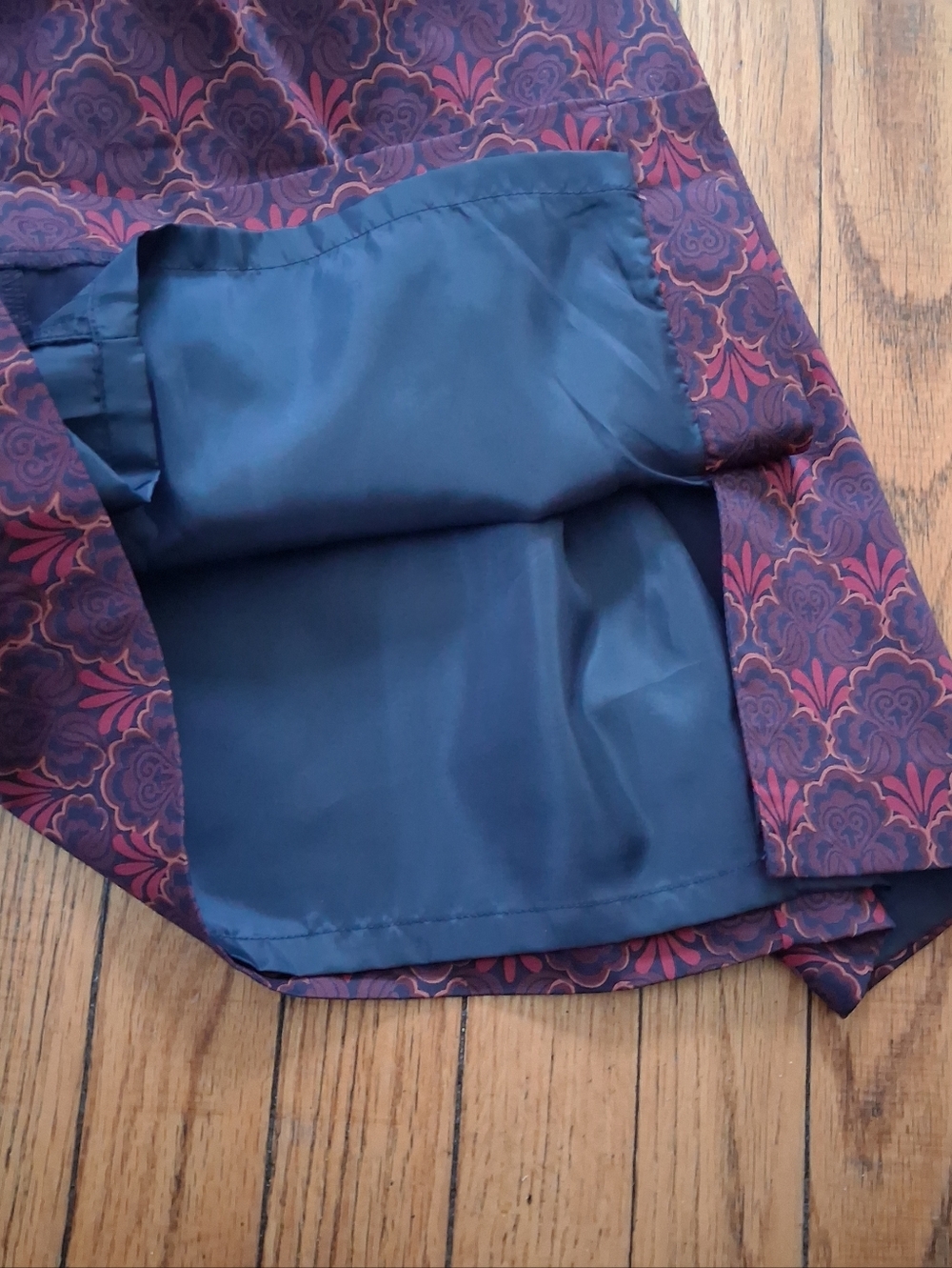 Ann Taylor LOFT - Women's Dark Red/Black Floral Lined Dress Skirt. Size 12. NWT - Picture 4 of 7